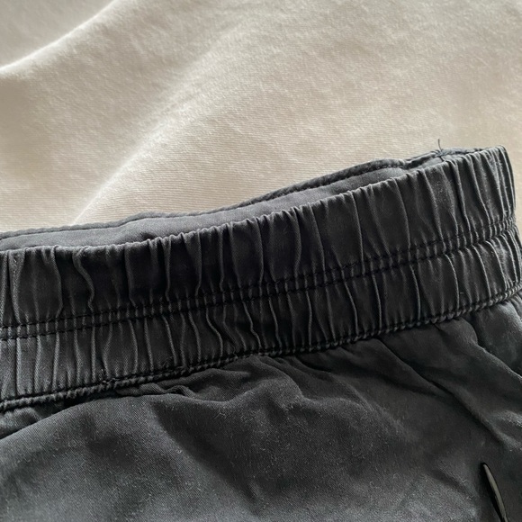 Lululemon Shorts - Size 8 - Picture 7 of 13